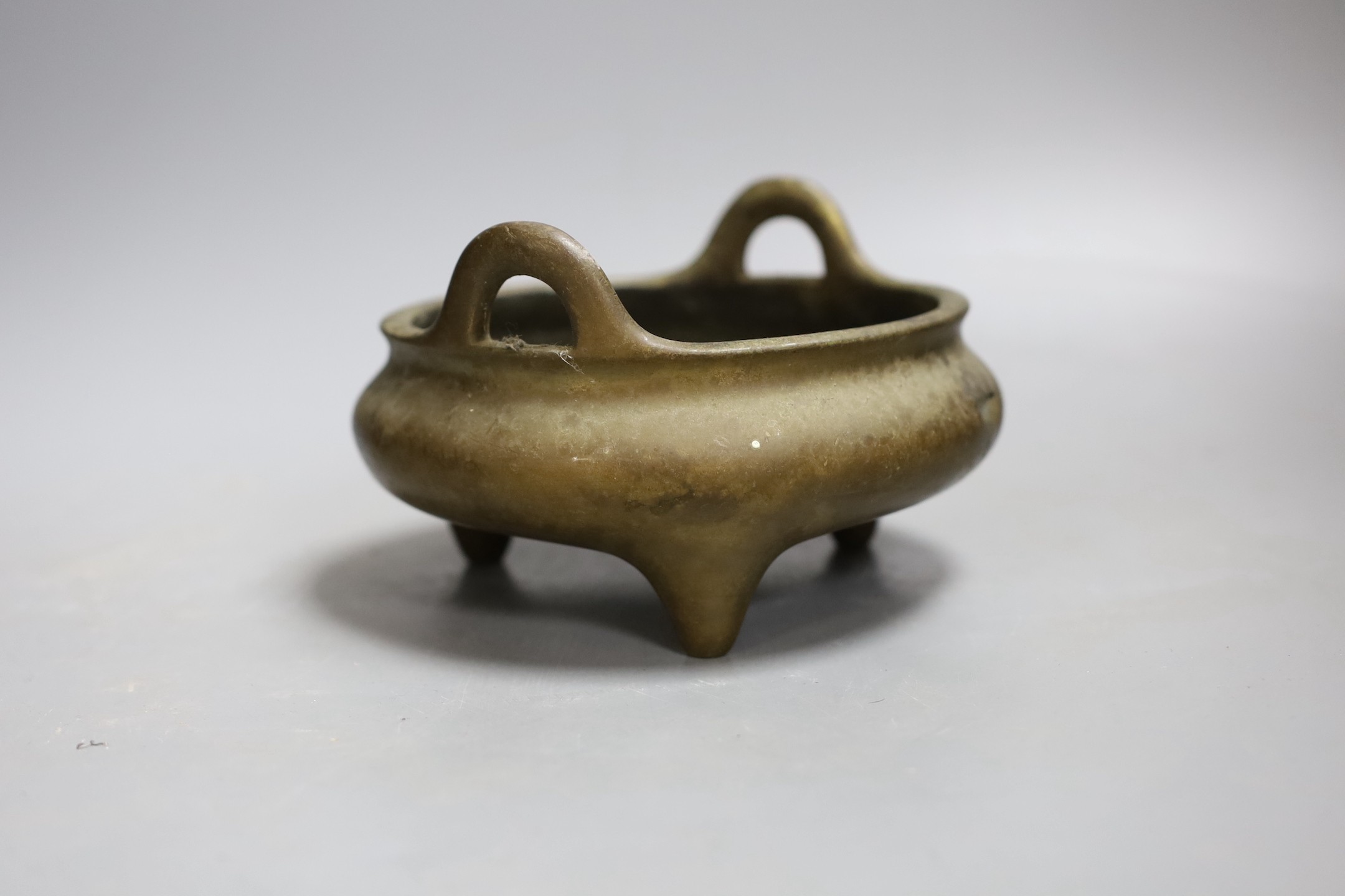 An 18th/19th century Chinese bronze tripod censer - 16cm diameter